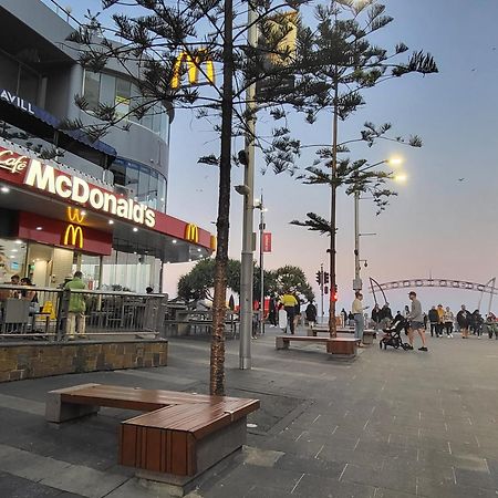 Beachside Apartment In The Heart Of Surfers Paradise - Free Parking Gold Coast Kültér fotó