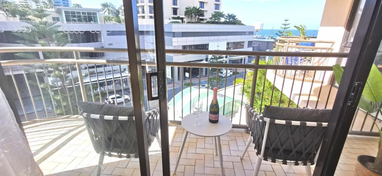 Beachside Apartment In The Heart Of Surfers Paradise - Free Parking Gold Coast Kültér fotó